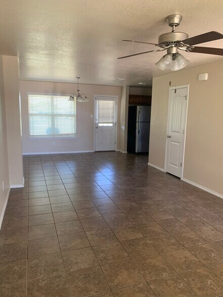 Building Photo - 935 Brookview Dr
