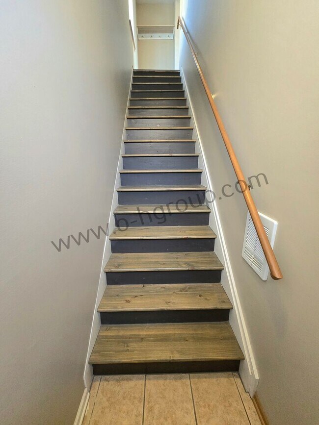 Building Photo - 2333 Roosevelt Rd