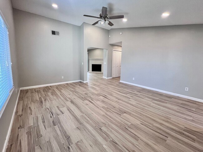 Building Photo - $2,795 Shaw & Academy 4 Bedroom / 2 Bathro...