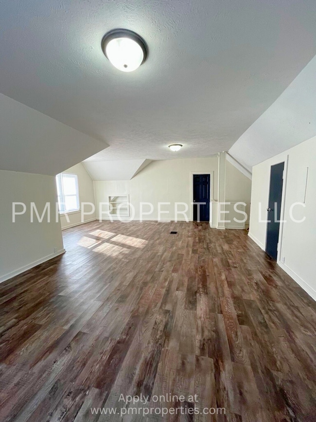 Building Photo - 2 Bedrooms / 1 Bathroom House