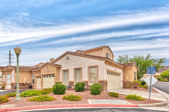 Building Photo - 220 Lorryn Ln