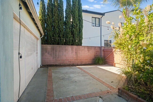 Building Photo - 13218 Lake St