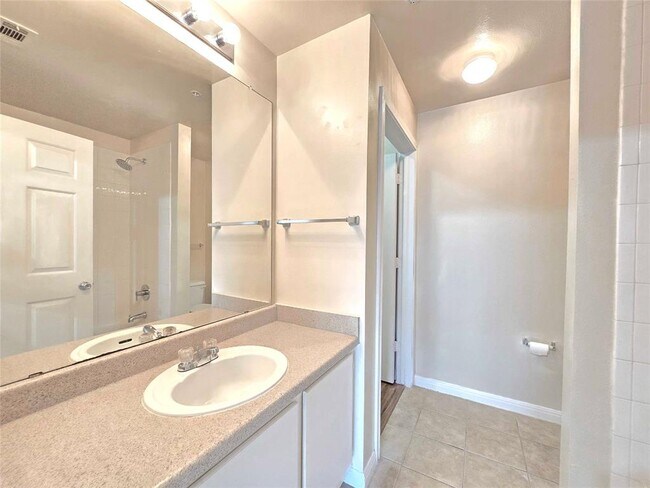 Building Photo - 2320 Gracy Farms Ln