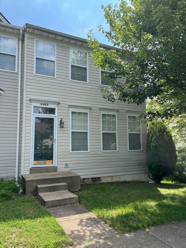 Primary Photo - End Unit Townhouse In Centreville
