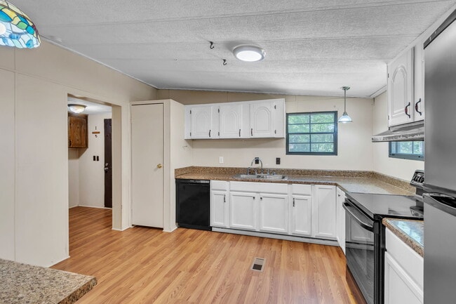 Building Photo - 234 Mill Pond Rd