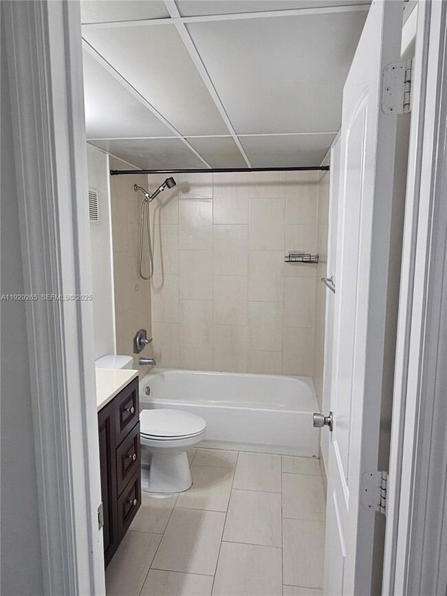 Building Photo - 10000 NW 80th Ct