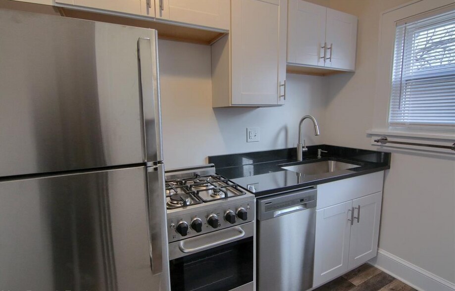 Building Photo - 372 W Bennett Ave