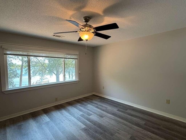 Building Photo - 806 Regatta Dr