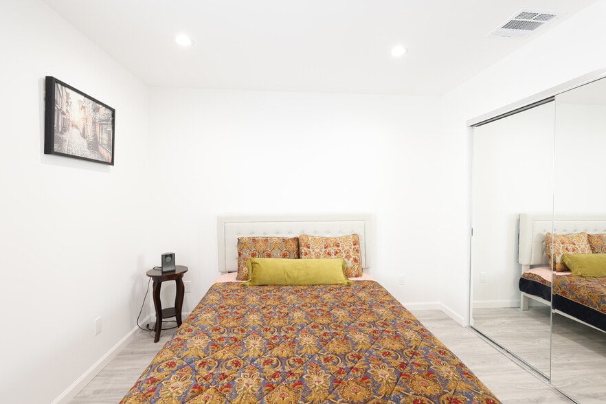 Building Photo - 18623 Bryant St