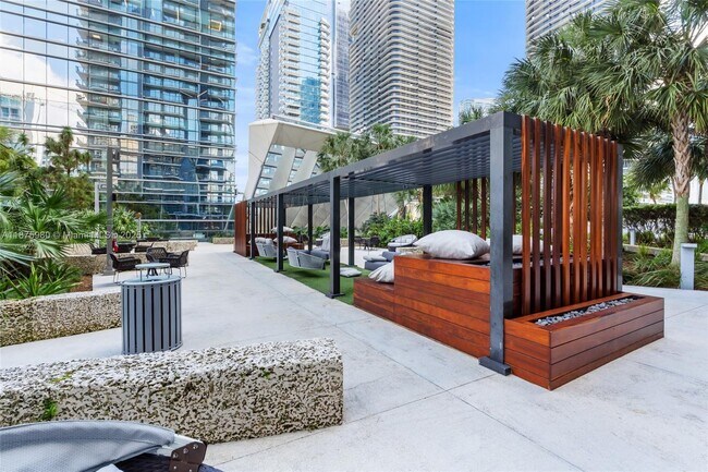 Building Photo - 88 SW 7th St