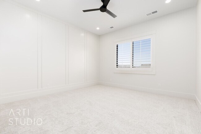 Building Photo - BRAND NEW Gorgeous 6 bed 7 bath with Pool ...