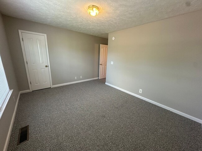Building Photo - Hamlet Square Townhomes Unit 2410B
