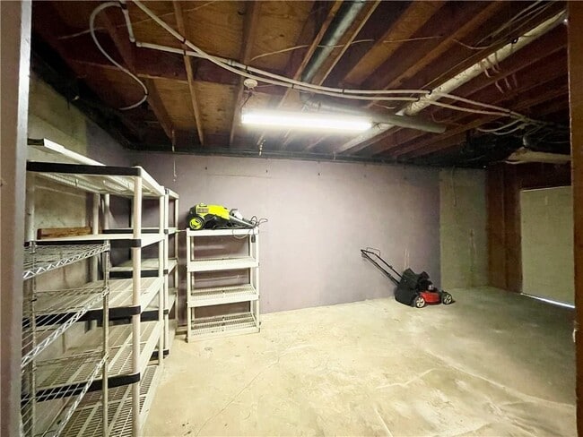 Building Photo - 1721 Emerson Ct NE