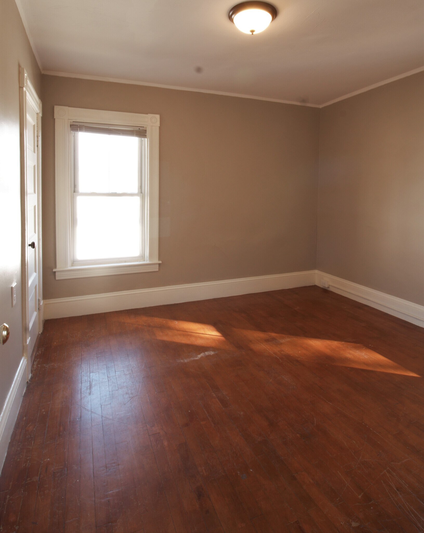 Building Photo - 305 Bartlett St