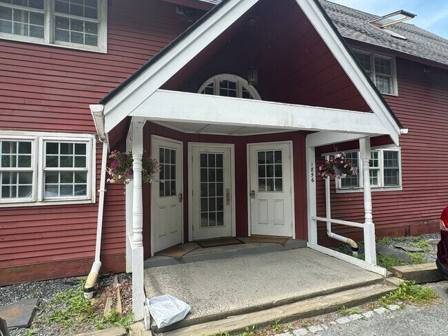 Building Photo - 1856 Quechee Main St