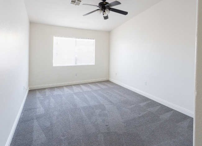 Building Photo - 2110 Los Feliz St