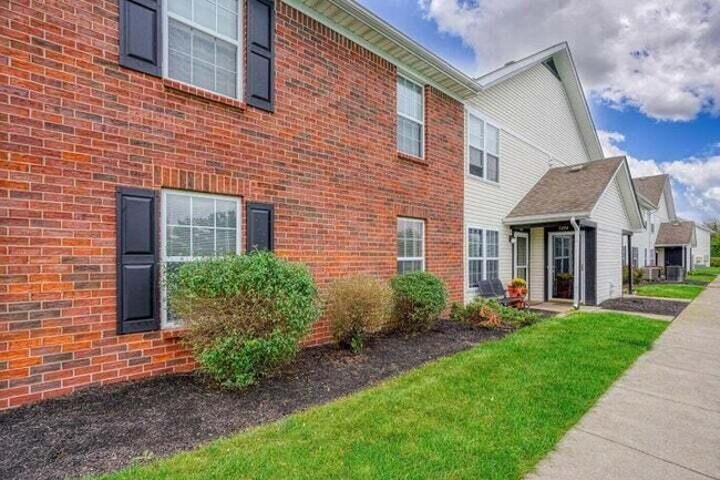 Building Photo - 5484 Cedar Springs