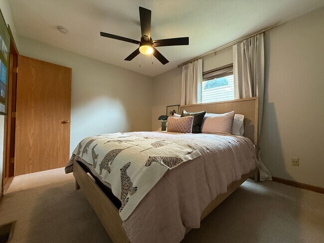 Building Photo - 9736 Flagstone Way