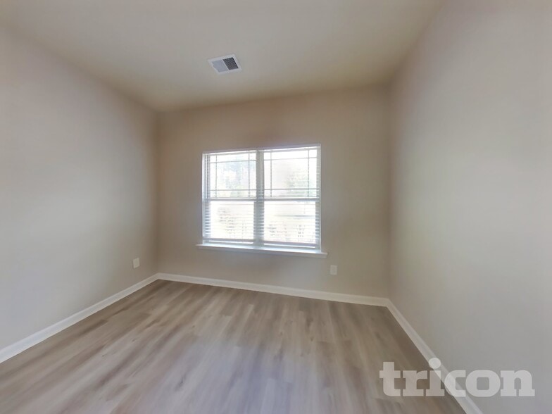 Building Photo - 15 Victoria Dr