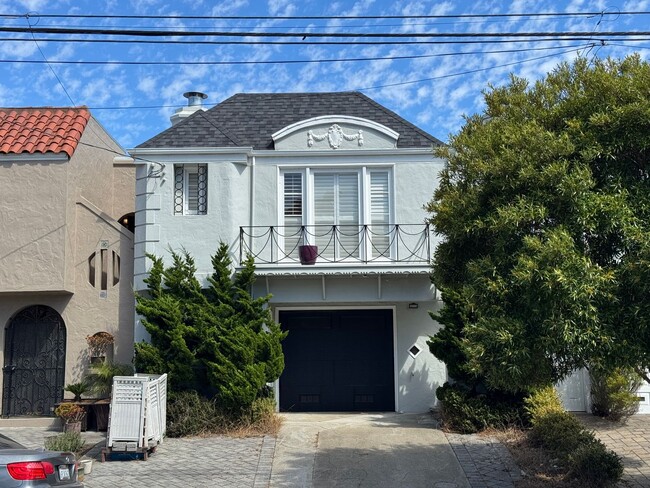 Primary Photo - Spacious 5BR/6BA Updated Home with Private...
