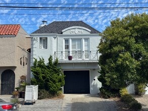 Building Photo - Spacious 5BR/6BA Updated Home with Private...