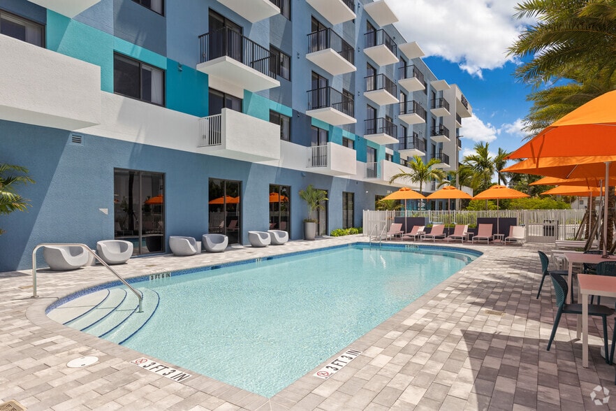 Pool - Avery Lake Worth Beach