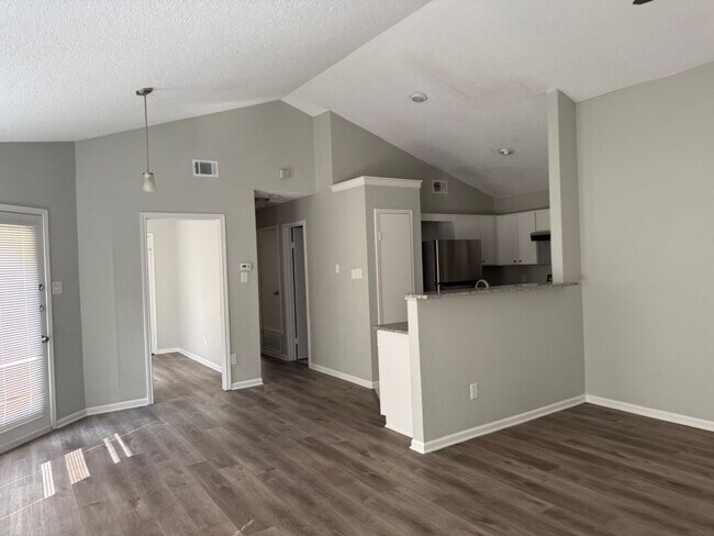 Building Photo - Charming 3-Bed, 2-Bath Home in Lewisville ...