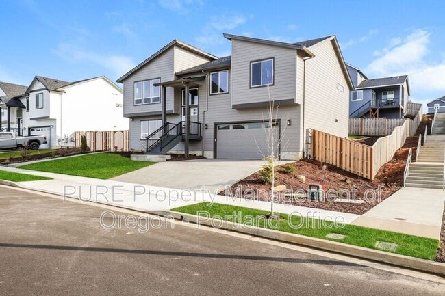 Building Photo - 2659 NE Justus Ave