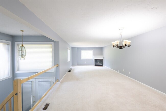 Building Photo - 445 Captain Eames Cir