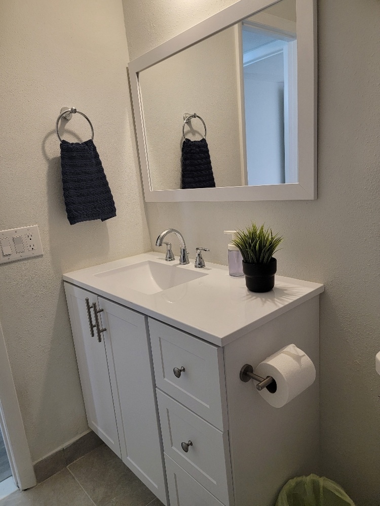 Building Photo - 2056 Sunset Point Rd