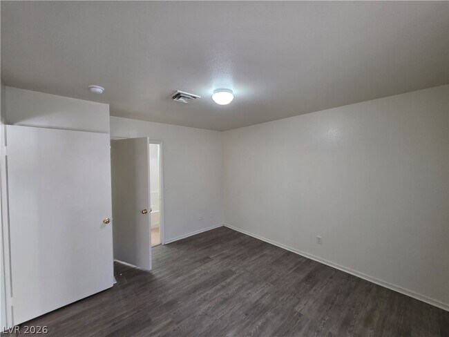 Building Photo - 4865 S Torrey Pines Dr
