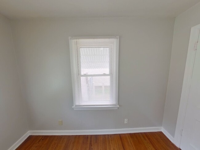 Building Photo - 1736 N Volutsia