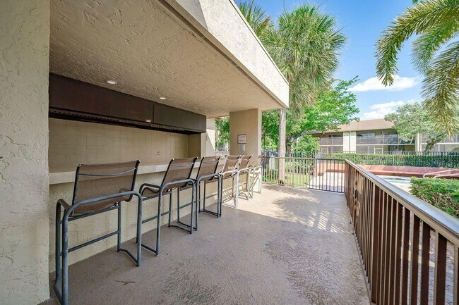 Building Photo - 1238 S Military Trail
