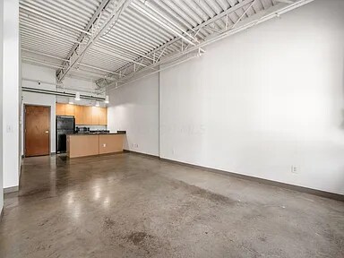 Building Photo - 769 N High St