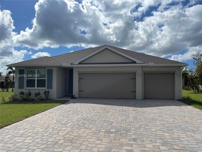 Building Photo - 455 Londrina Dr