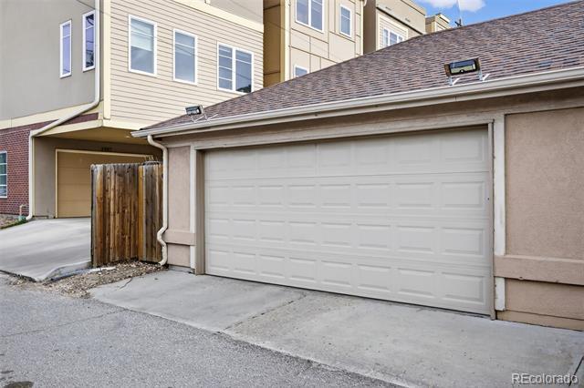 Building Photo - 2933 Lawrence St