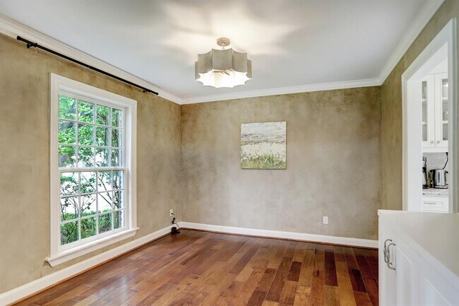 Building Photo - 12731 Trail Hollow Dr