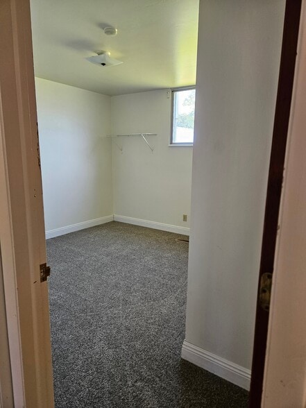Building Photo - 351 W 200 S