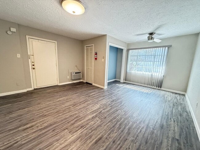 Building Photo - 2501 Yoakum Blvd