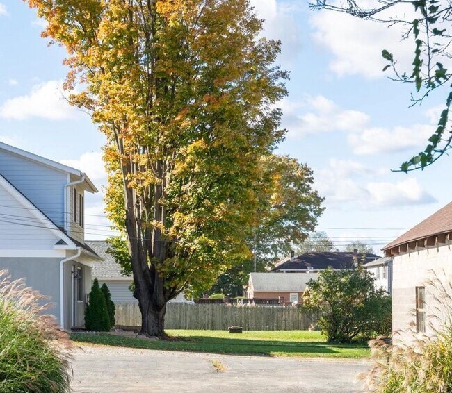 Building Photo - 119 N 4th St