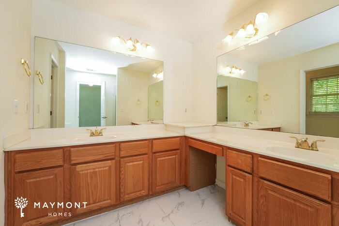 Building Photo - 7492 Crescent Bend Cove