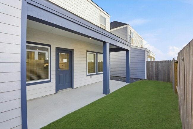 Building Photo - 3022 La Latina Dr