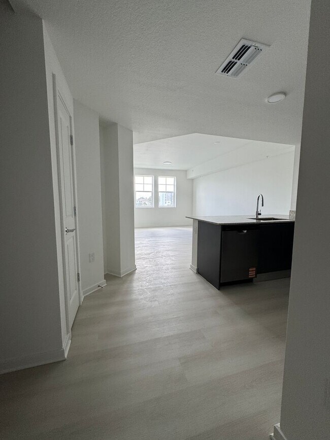 Building Photo - Cozy condo for Lease