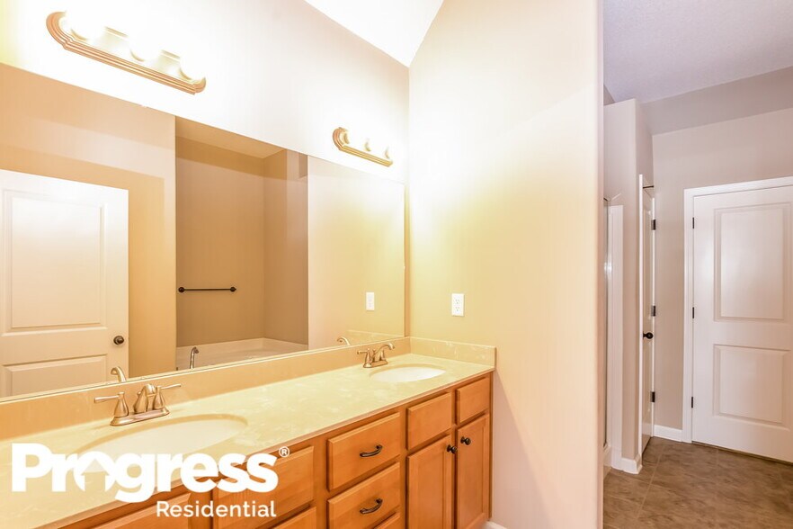 Building Photo - 12379 Bevan Dr