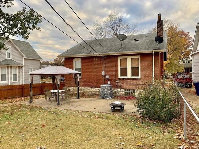 Building Photo - Fantastic 2bd/1ba home! Coming soon!