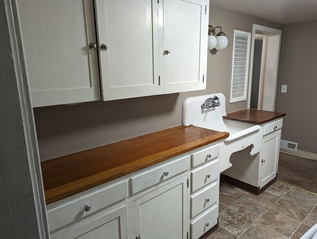 Building Photo - Triangle Tops (TTD/TTU) (Silverwolf)