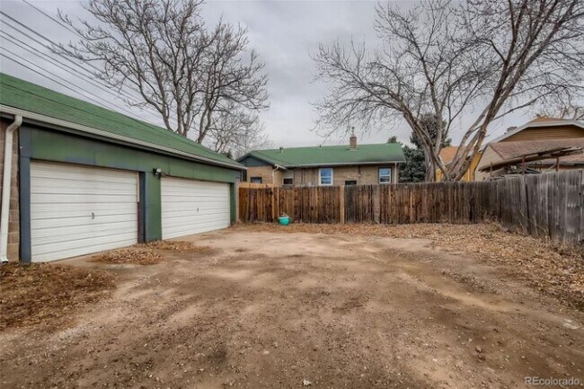 Building Photo - 2621 N Columbine St