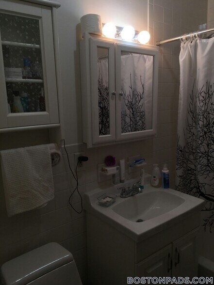 Building Photo - 157 Summer St