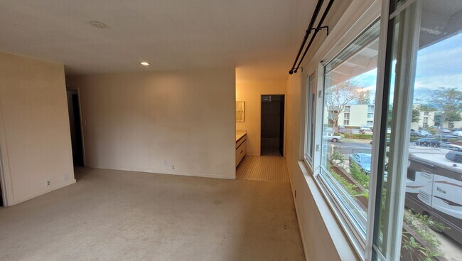 Building Photo - Spacious 5 Bedroom 3 Bath Duplex House w/ 2 car Garage and Gated Driveway in Mililani