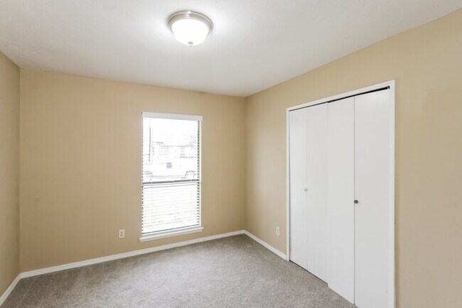 Building Photo - 3809 Hunters Trail